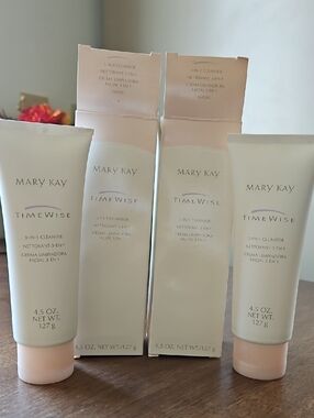 Mary Kay TimeWise Cleanser - White & Pink Packaging